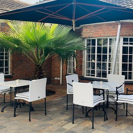 The Leslie Executive Hotel Blantyre Exterior foto